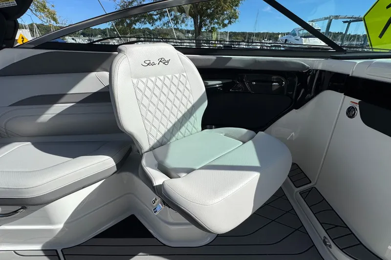 Slide: The Image of Sea Ray SLX 280 Outboard 2026 - 15