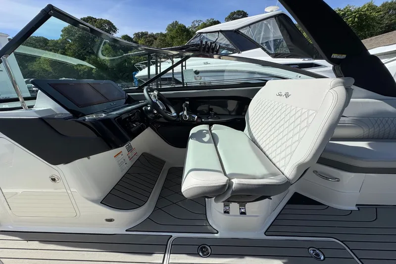Slide: The Image of Sea Ray SLX 280 Outboard 2026 - 16