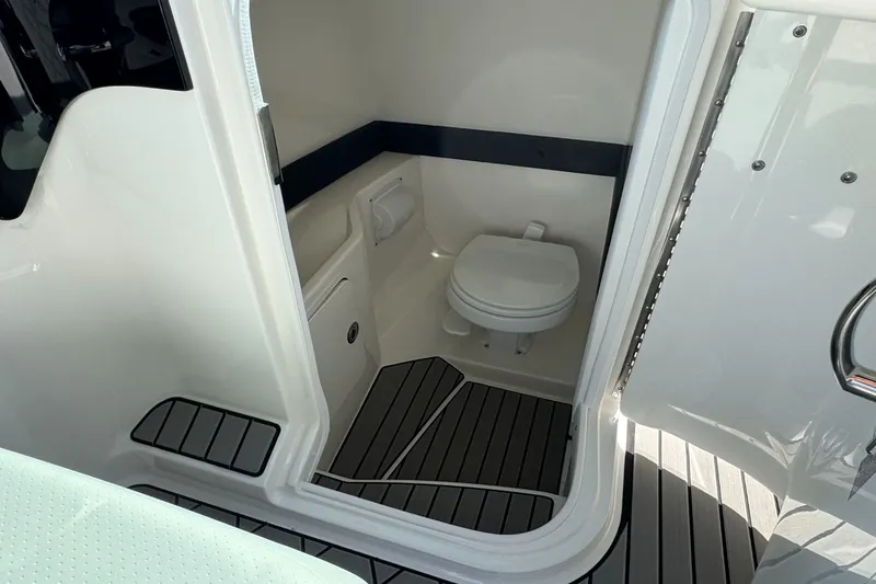 Slide: The Image of Sea Ray SLX 280 Outboard 2026 - 21