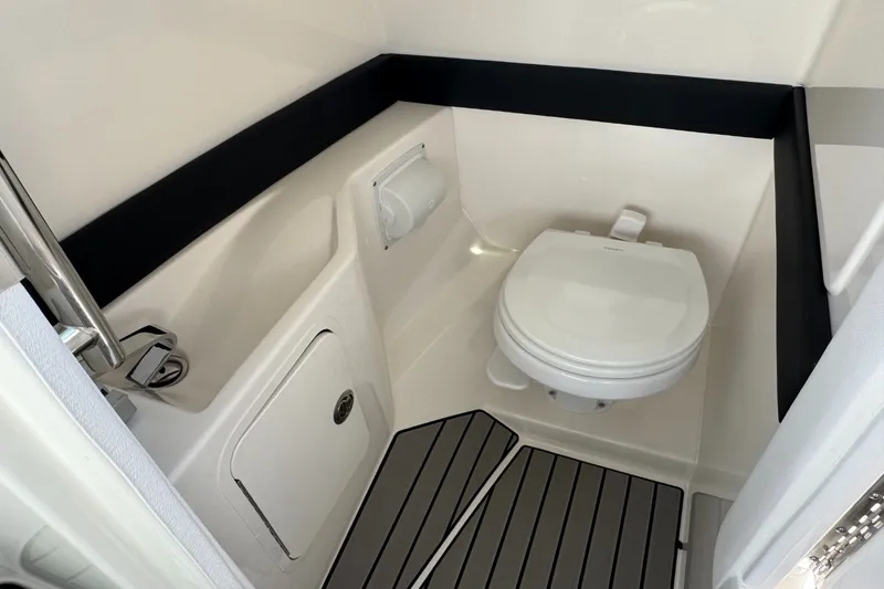 Slide: The Image of Sea Ray SLX 280 Outboard 2026 - 22