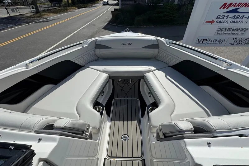 Slide: The Image of Sea Ray SLX 280 Outboard 2026 - 24