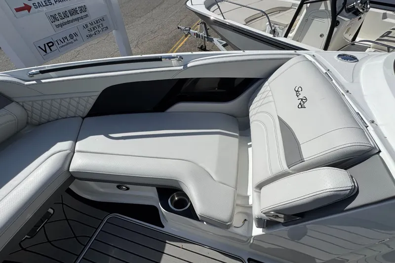 Slide: The Image of Sea Ray SLX 280 Outboard 2026 - 25