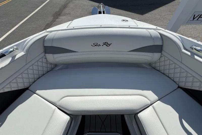 Slide: The Image of Sea Ray SLX 280 Outboard 2026 - 27
