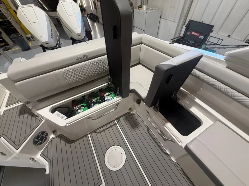 Slide: The Image of Sea Ray SDX 290 Outboard 2026 - 13