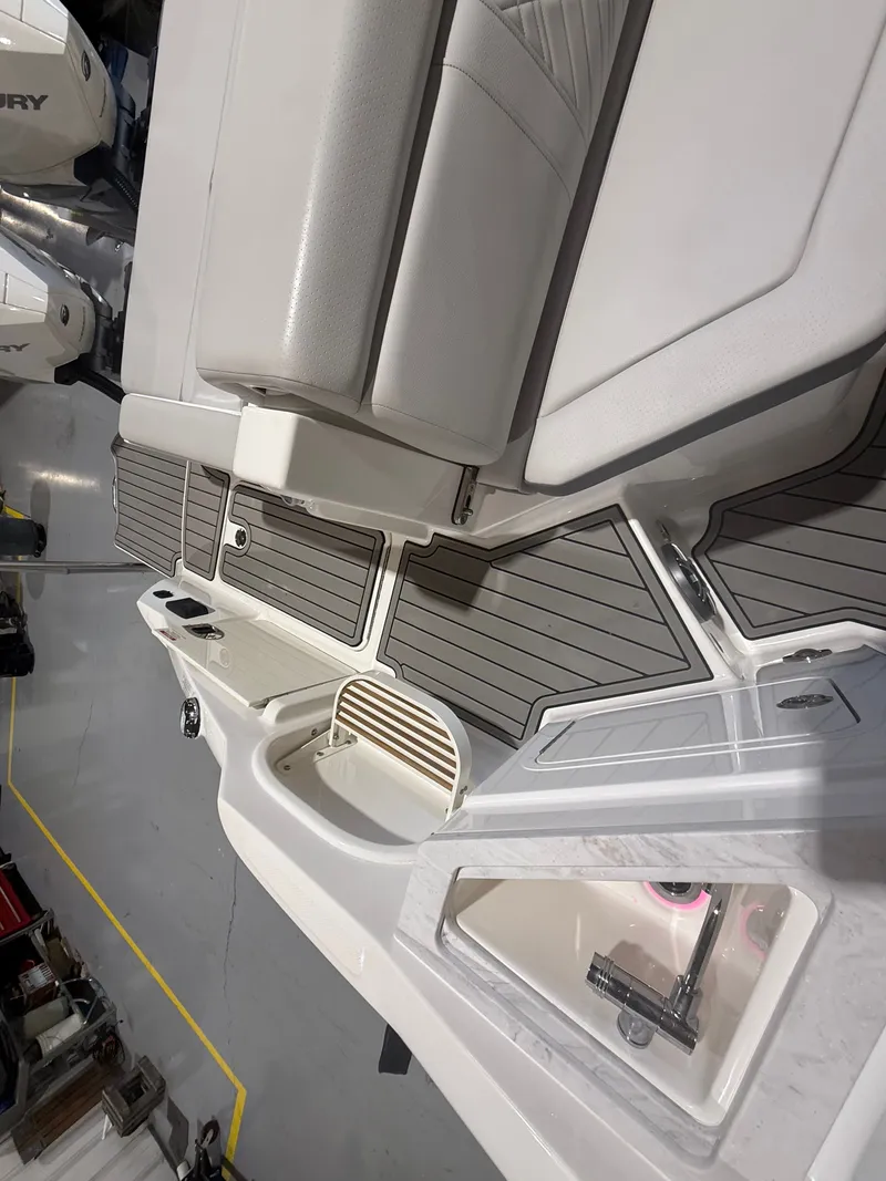 Slide: The Image of Sea Ray SDX 290 Outboard 2026 - 14