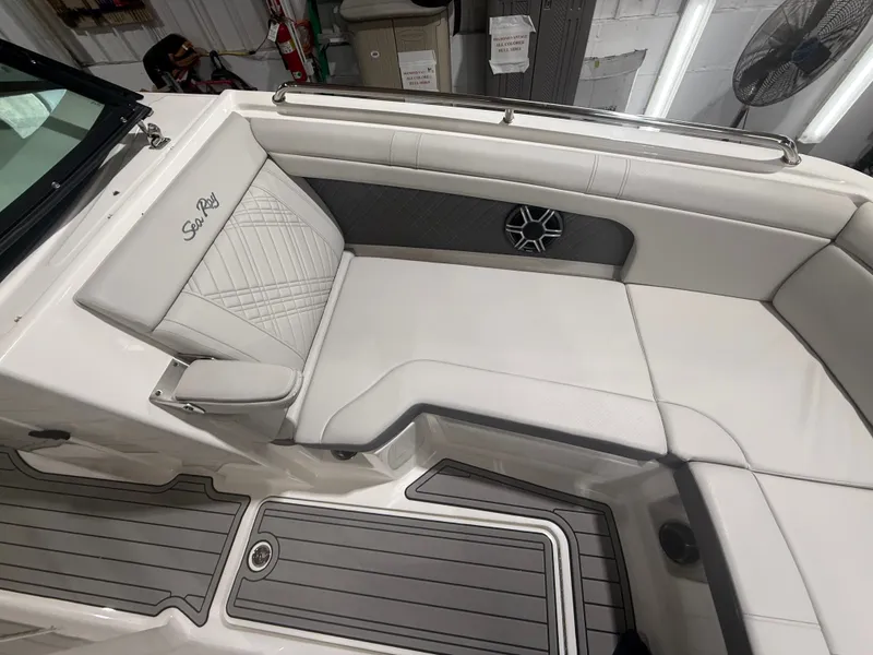 Slide: The Image of Sea Ray SDX 290 Outboard 2026 - 20