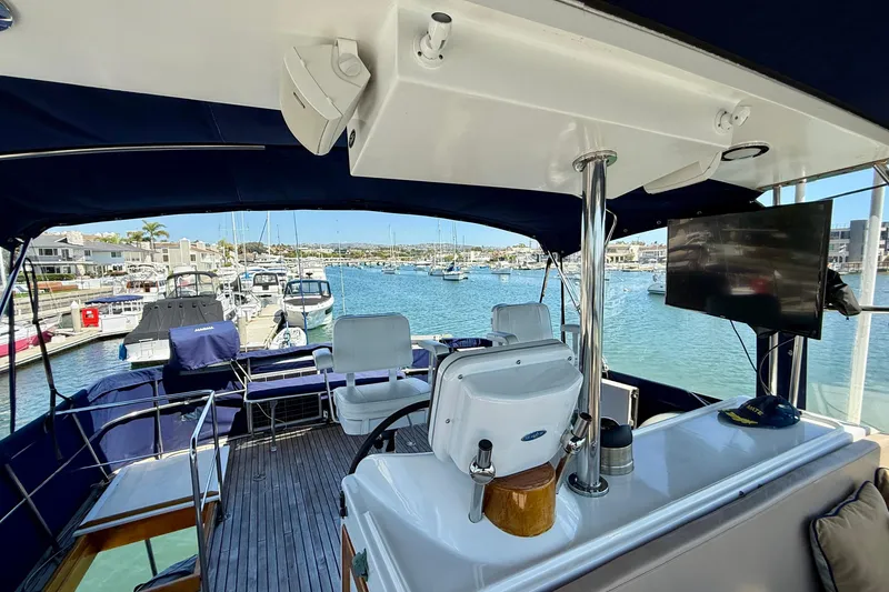 Slide: The Image of Luxurious 1991 Kong & Halvorsen Island Gypsy yacht interior with marina view. - 39