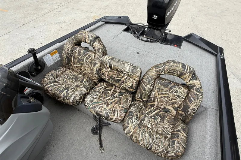 Slide: The Image of 2011 Bass Tracker PRO TEAM 190 TX boat with camo seats and Mercury motor. - 10