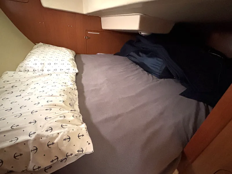 Slide: The Image of Hunter 336 2009 - 100