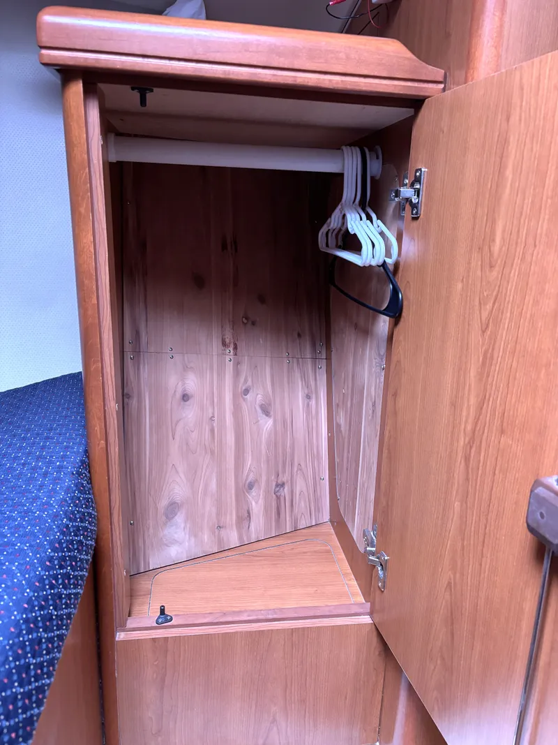 Slide: The Image of Hunter 336 2009 - 89