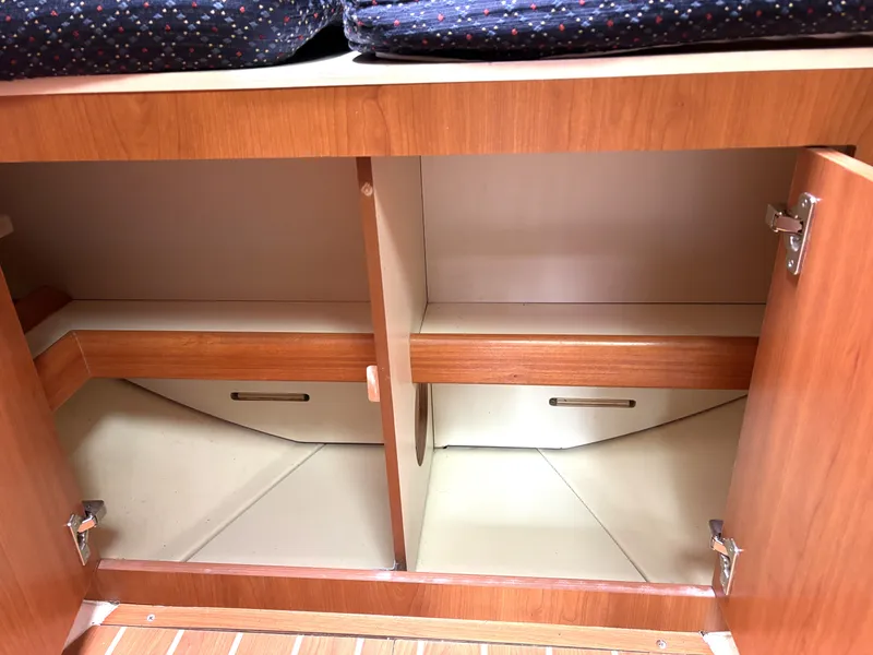 Slide: The Image of Hunter 336 2009 - 93