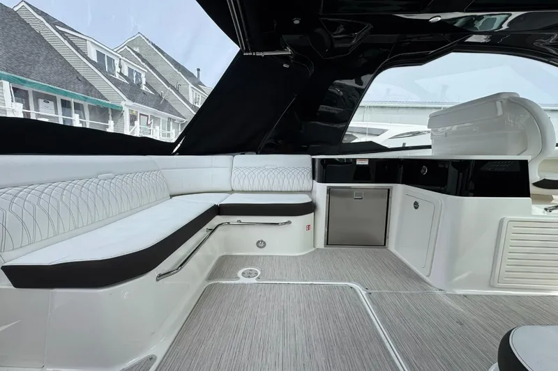 Slide: The Image of Sea Ray Sundancer 370 Outboard 2026 - 16