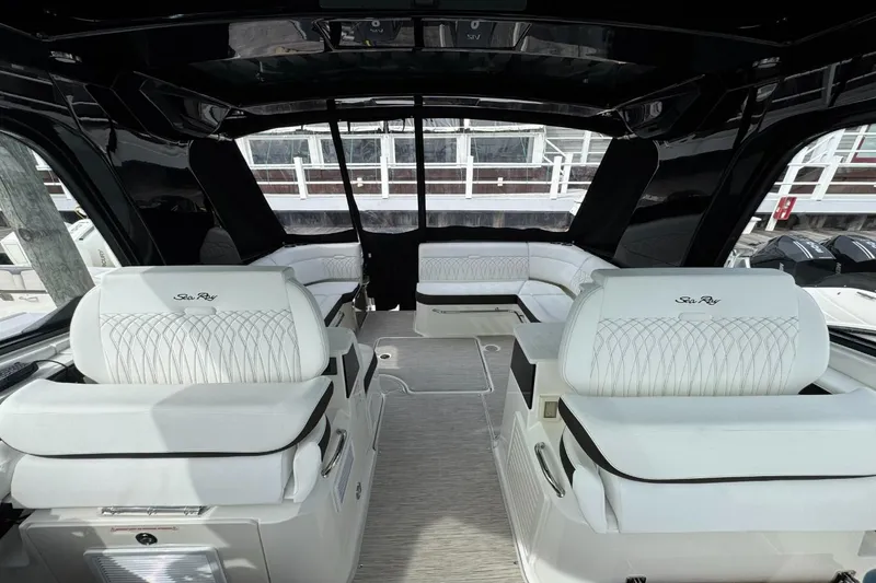 Slide: The Image of Sea Ray Sundancer 370 Outboard 2026 - 28