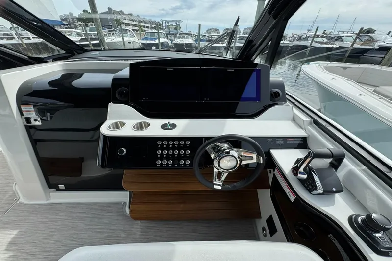 Slide: The Image of Sea Ray Sundancer 370 Outboard 2026 - 36