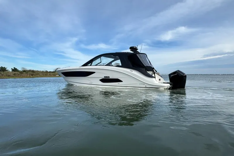Slide: The Image of Sea Ray Sundancer 370 Outboard 2026 - 76