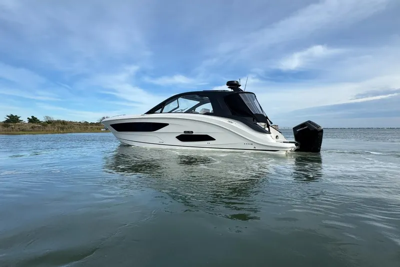Slide: The Image of Sea Ray Sundancer 370 Outboard 2026 - 77