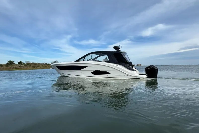 Slide: The Image of Sea Ray Sundancer 370 Outboard 2026 - 78