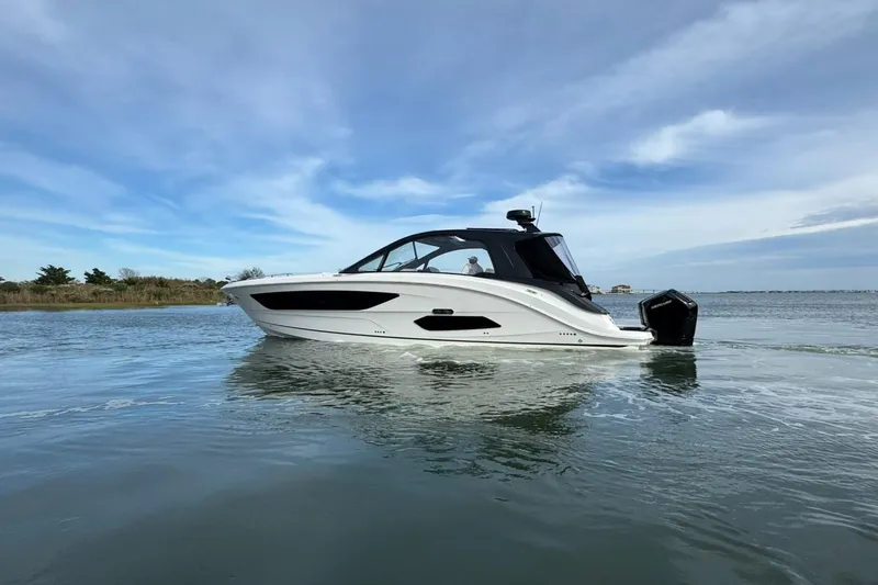Slide: The Image of Sea Ray Sundancer 370 Outboard 2026 - 79
