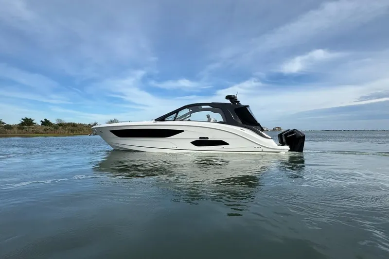 Slide: The Image of Sea Ray Sundancer 370 Outboard 2026 - 80