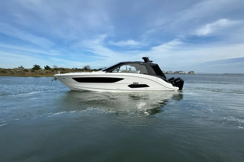 Slide: The Image of Sea Ray Sundancer 370 Outboard 2026 - 82