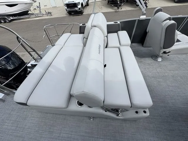 Slide: The Image of Harris Cruiser 210 2023 - 14