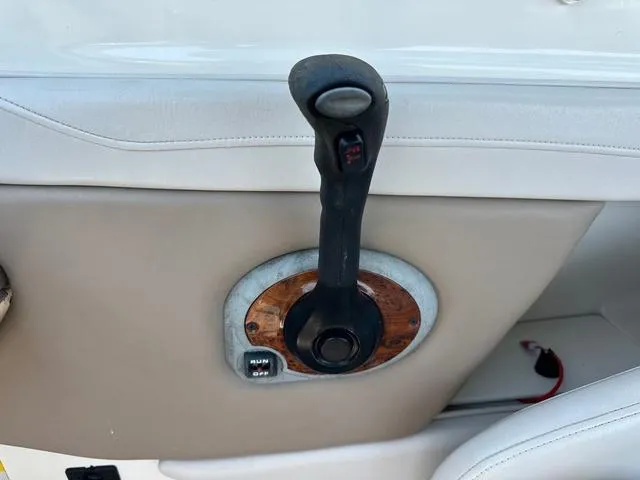 Slide: The Image of Maxum 2400 SD 2002 - 14