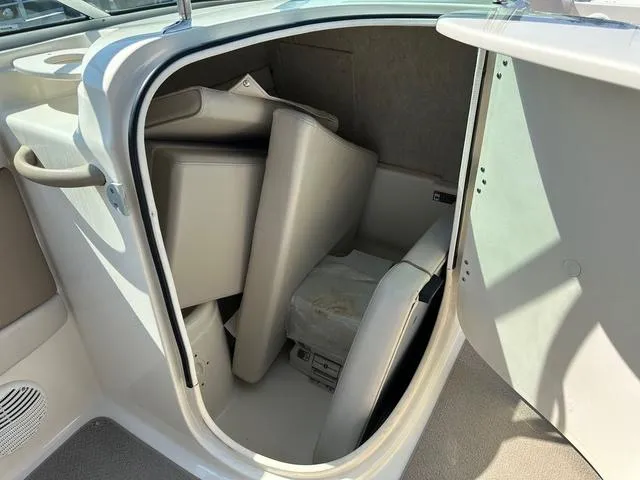 Slide: The Image of Maxum 2400 SD 2002 - 17