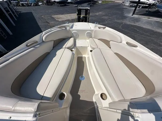 Slide: The Image of Maxum 2400 SD 2002 - 18