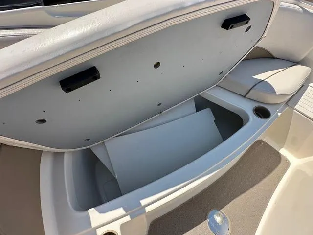 Slide: The Image of Maxum 2400 SD 2002 - 19