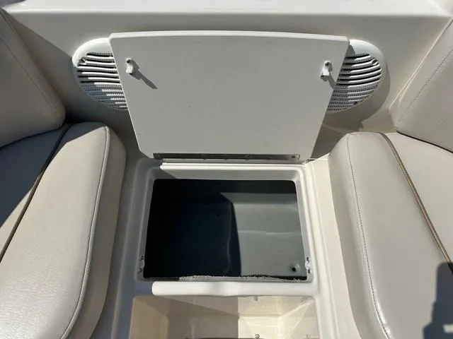 Slide: The Image of Maxum 2400 SD 2002 - 22