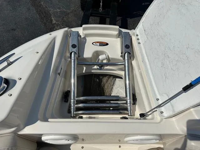 Slide: The Image of Maxum 2400 SD 2002 - 23