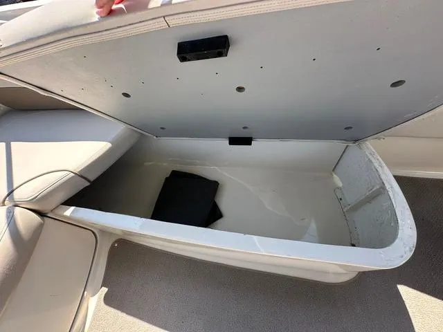 Slide: The Image of Maxum 2400 SD 2002 - 25