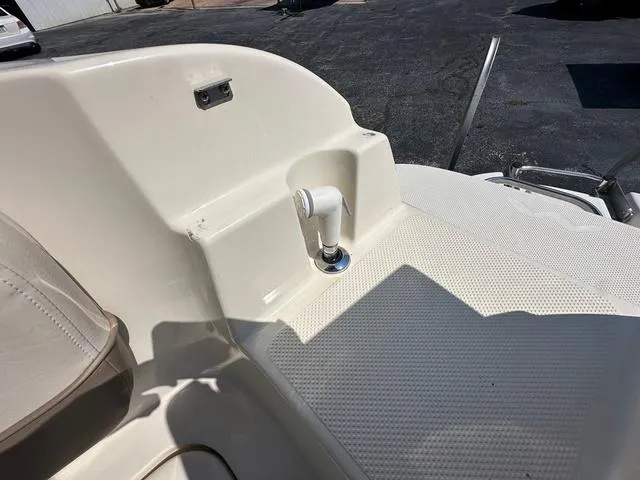 Slide: The Image of Maxum 2400 SD 2002 - 5