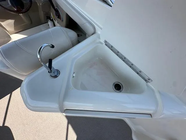 Slide: The Image of Maxum 2400 SD 2002 - 7