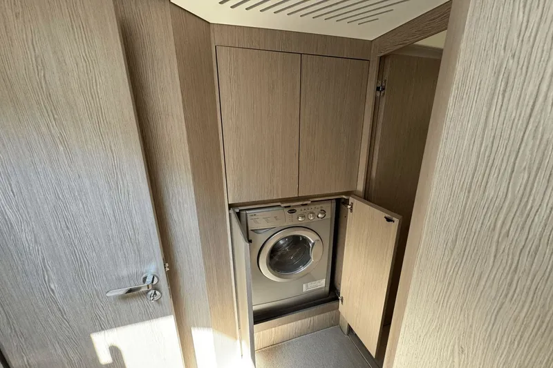 Slide: The Image of Azimut 53 2025 - 10