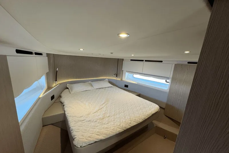 Slide: The Image of Azimut 53 FLY 2025 - 12