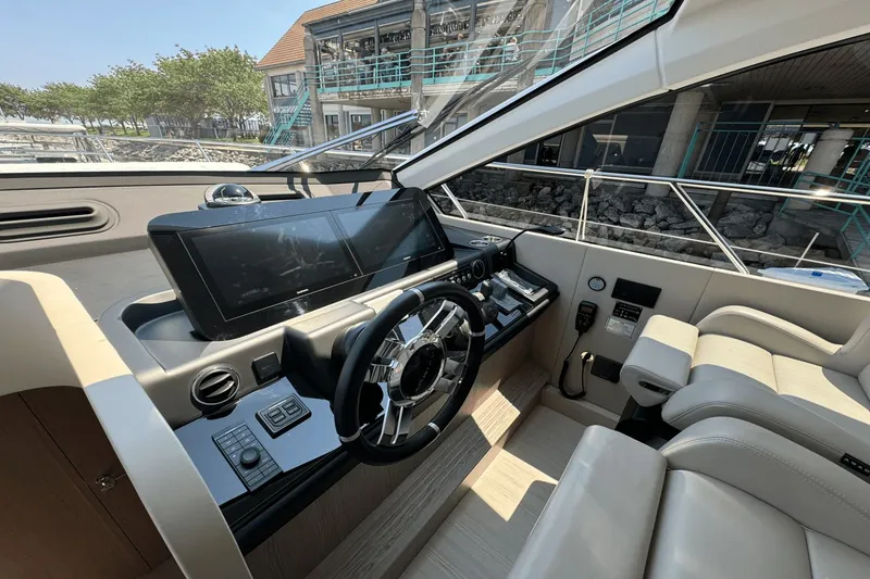 Slide: The Image of Azimut 53 FLY 2025 - 13