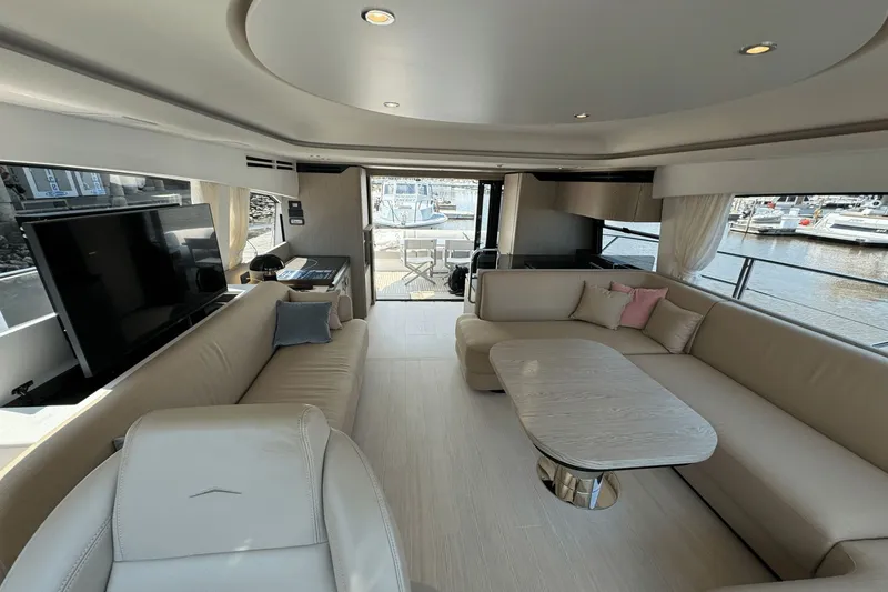 Slide: The Image of Azimut 53 FLY 2025 - 17