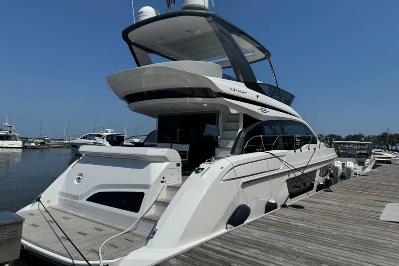 Slide: The Image of Azimut 53 FLY 2025 - 24