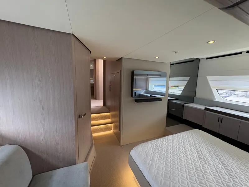 Slide: The Image of Azimut 53 FLY 2025 - 28