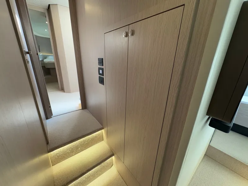 Slide: The Image of Azimut 53 FLY 2025 - 31