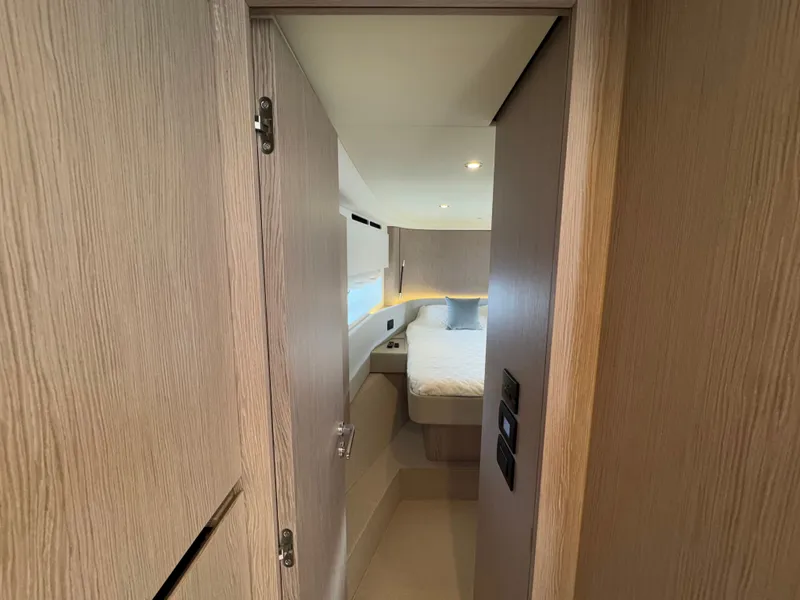 Slide: The Image of Azimut 53 FLY 2025 - 35