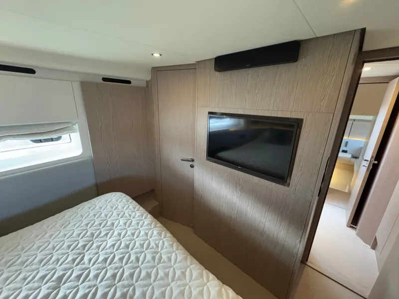 Slide: The Image of Azimut 53 FLY 2025 - 38