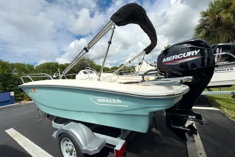 Slide: The Image of Boston Whaler 130 Super Sport 2025 - 1