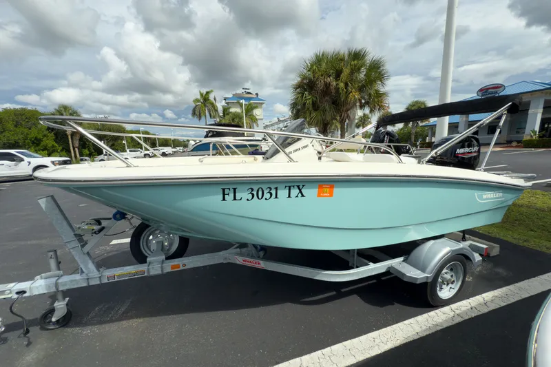Slide: The Image of Boston Whaler 130 Super Sport 2025 - 2
