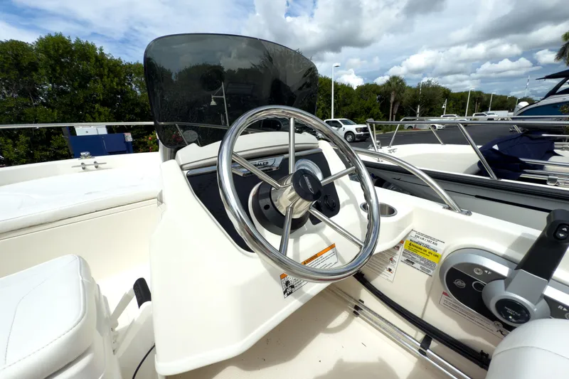 Slide: The Image of Boston Whaler 130 Super Sport 2025 - 8