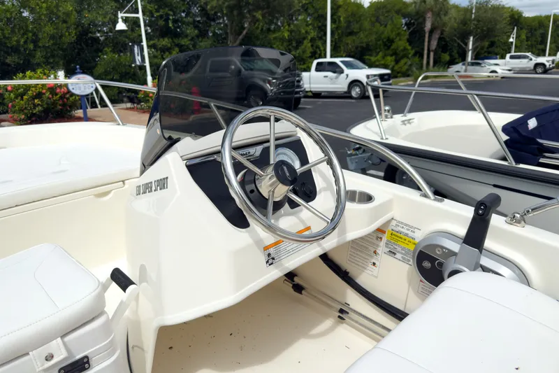 Slide: The Image of Boston Whaler 130 Super Sport 2025 - 9
