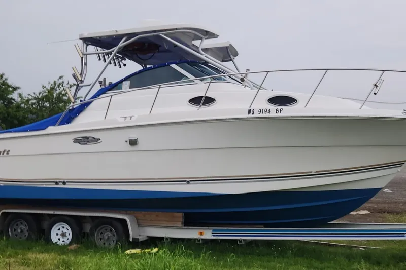 Slide: The Image of 2001 Wellcraft 2900 Coastal WA boat on trailer, white and blue design. - 4