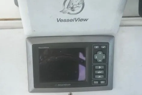 Slide: The Image of VesselView display on 2000 Wellcraft 2900 Coastal WA boat dashboard. - 7