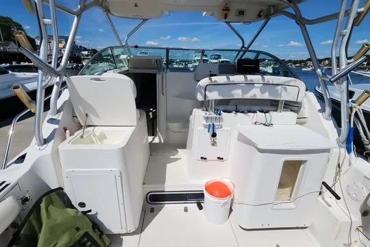 Slide: The Image of 2001 Wellcraft 2900 Coastal WA boat interior with seating and fishing equipment. - 8